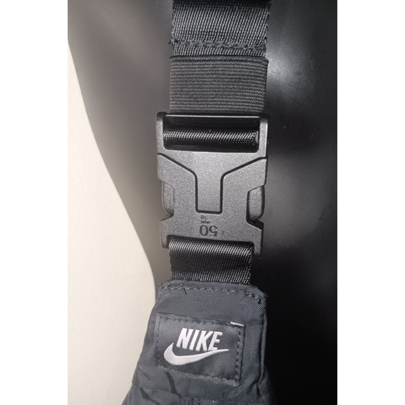 Nike Cresant Cross Body Messenger Sling Bag Black Nylon NWOT - Picture 3 of 9